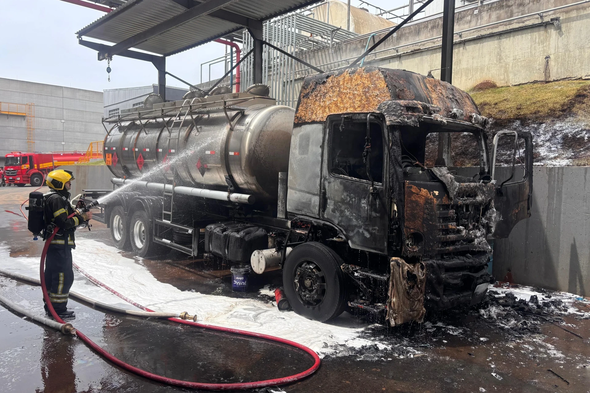 Número de vítimas após incêndio em empresa química sobe para 11 em Criciúma