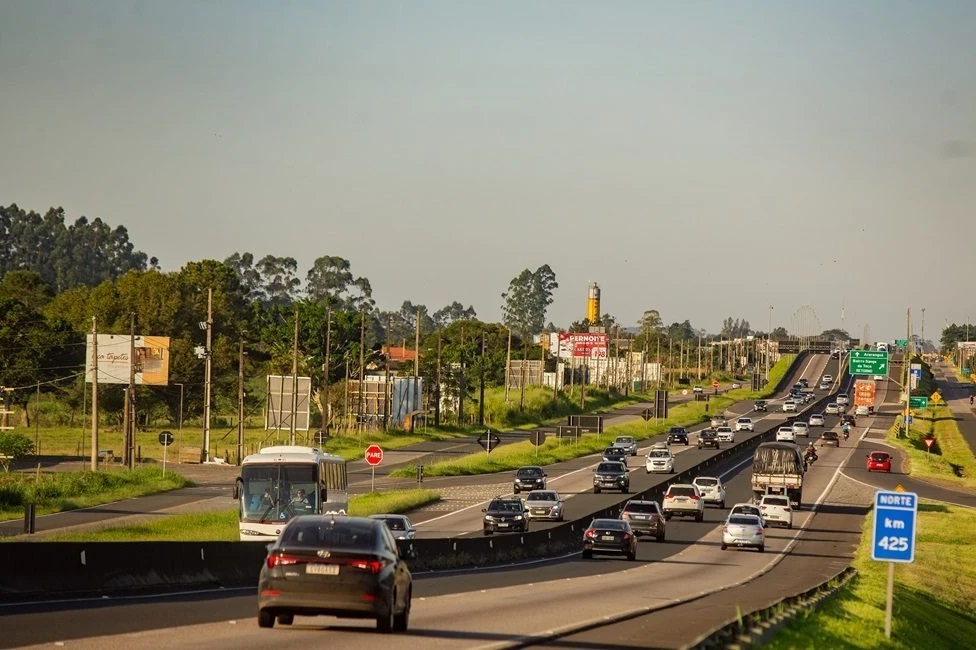 Mais de 600 mil veículos devem passar pela BR-101 no feriadão; saiba os melhores horários para viajar