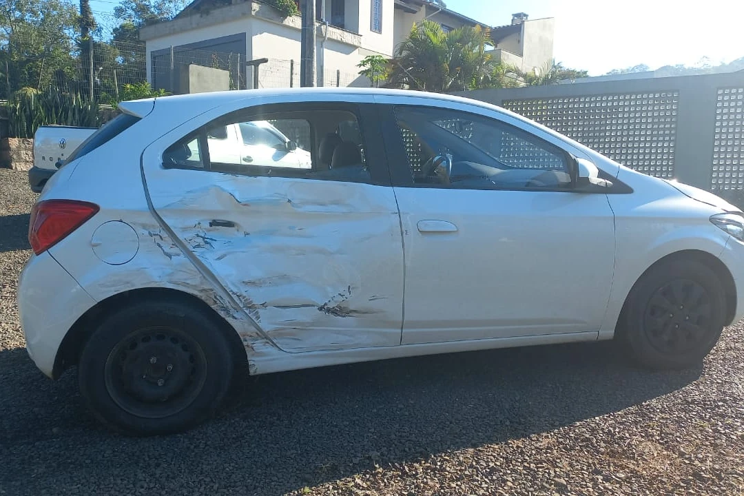 Motociclista fica gravemente ferido após colisão com carro na SC-445