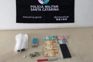 Homem é preso após ser flagrado com porções de maconha e cocaína
