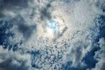 Sol entre nuvens e chance de chuva marcam quinta-feira em Criciúma e região
