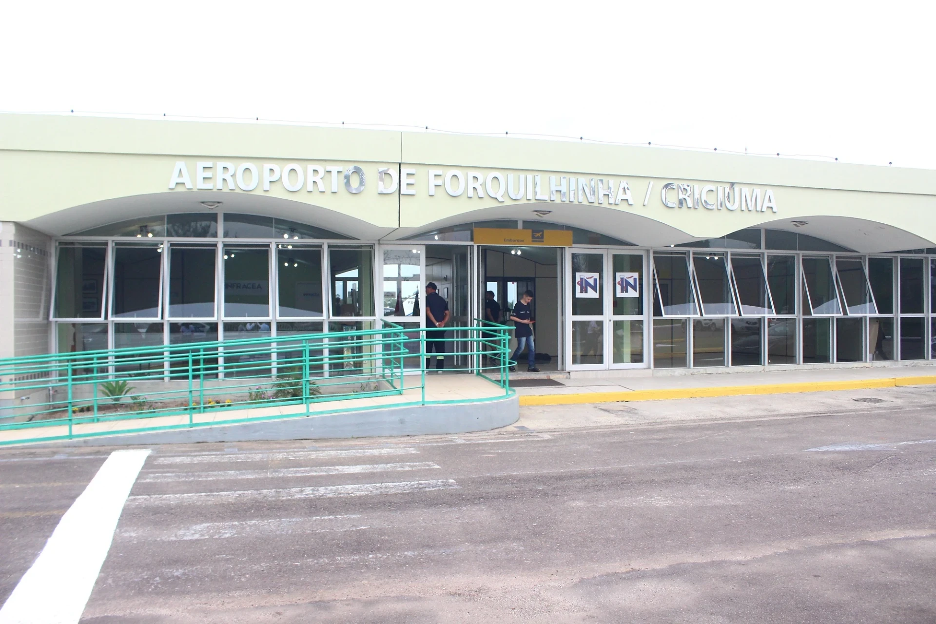 Azul demonstra interesse em retomar voos e solicita ajustes no Aeroporto de Forquilhinha