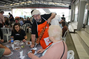Bairro da Juventude promove almoço beneficente com chefs voluntários em Criciúma