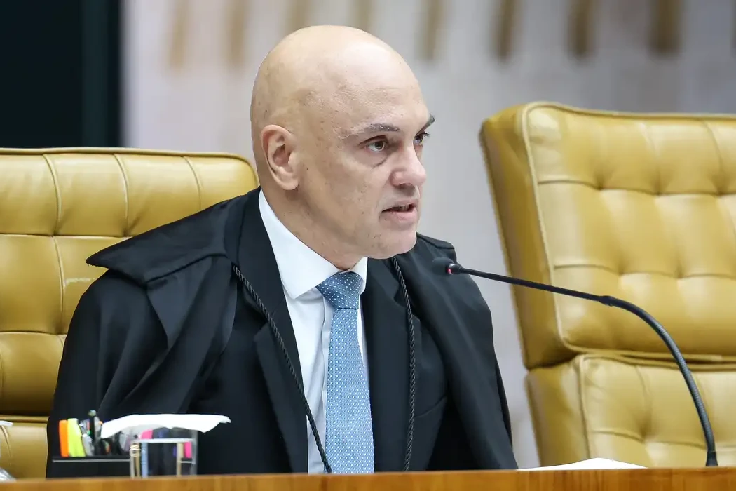 Alexandre de Moraes manda prender Eduardo Bolsonaro e determina cancelamento de passaporte