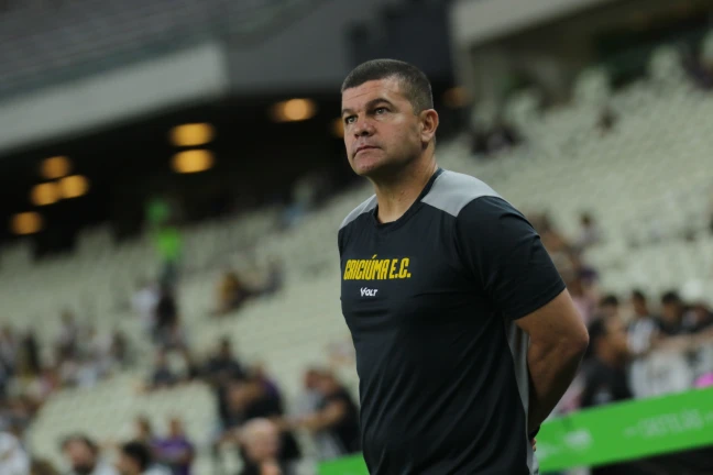Umberto Louzer avalia primeira derrota no comando do Criciúma: ‘Ficamos abaixo do nosso potencial’