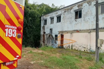 Residência abandonada é atingida por incêndio em Urussanga