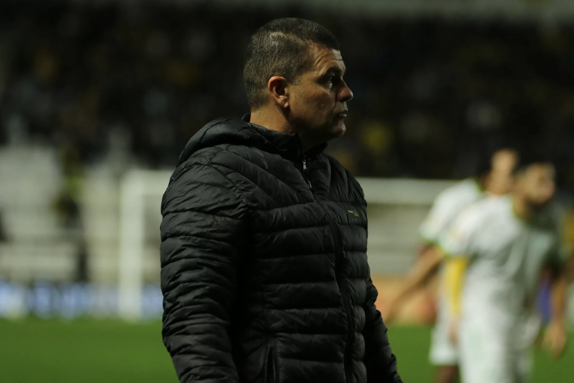 Louzer cita dificuldades após vitória contra o América-MG: ‘Faltou eficácia de matar o jogo’