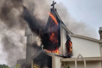 'Não haverá conserto': igreja de Treze de Maio passa por perícia, e padre confirma nova construção