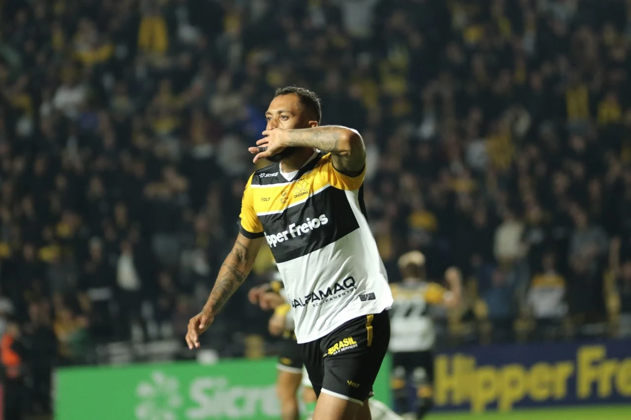 César Martins reforça que o principal objetivo do Criciúma na Série B segue sendo o G2
