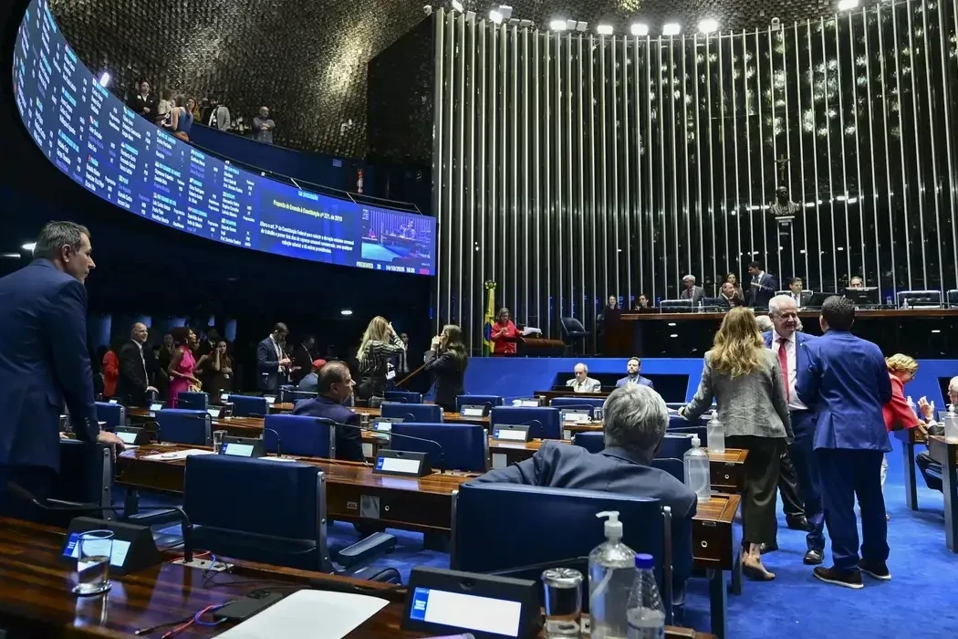 Senado aprova fim da escala 6x1 e redução da jornada de trabalho