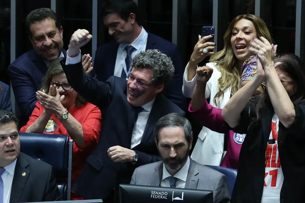 Pelo Estado 16/10: Redução de jornada aprovada pelo Senado preocupa Fiesc