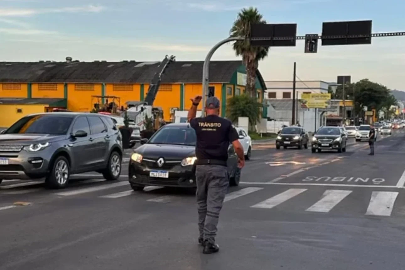 Avenida Centenário terá mudança no acesso à rua Giácomo Biléssimo a partir de segunda-feira