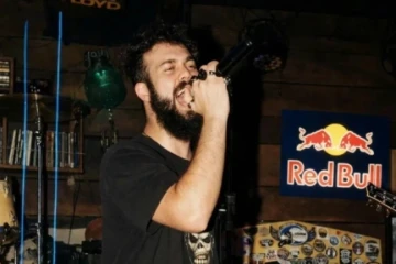 Entre o clássico e o autêntico: a trajetória de Ernane Medeiros no rock catarinense