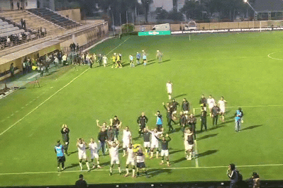 Vídeo: jogadores e torcida do Tigre comemoram vitória em São Bernardo do Campo