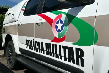 Dupla quebra porta de vidro e invade sorveteria durante a madrugada em Criciúma