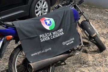 Motociclista foge da polícia por cinco quilômetros e realiza manobras perigosas durante perseguição