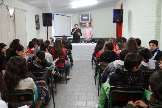 César e Anisio participam de bate-papo em escola