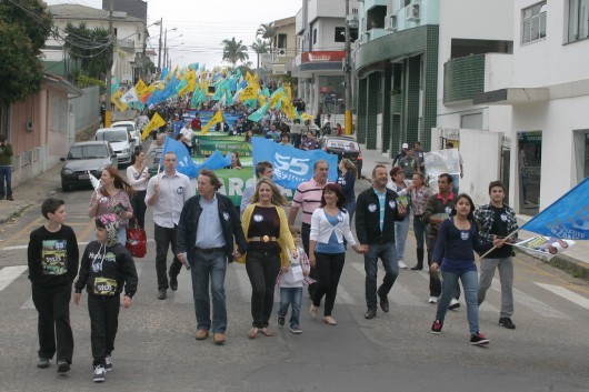 Coligação Juntos Por Uma Nova Içara realiza marcha de campanha