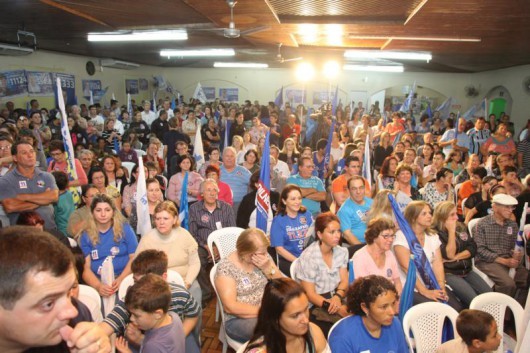 Coligação Pra Araranguá Continuar Crescendo realiza último comício