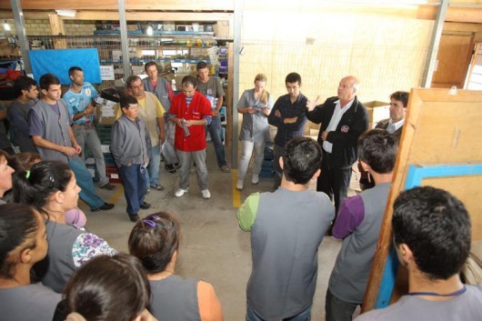 Fábrica calçadista recebe a visita de Dilnei e Sasso   