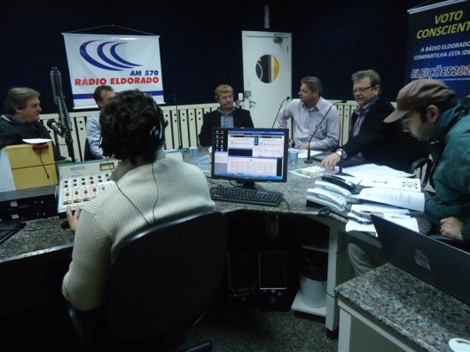 Marcos Feltrin e Hélio Cesa frente a frente no debate da Rádio Eldorado