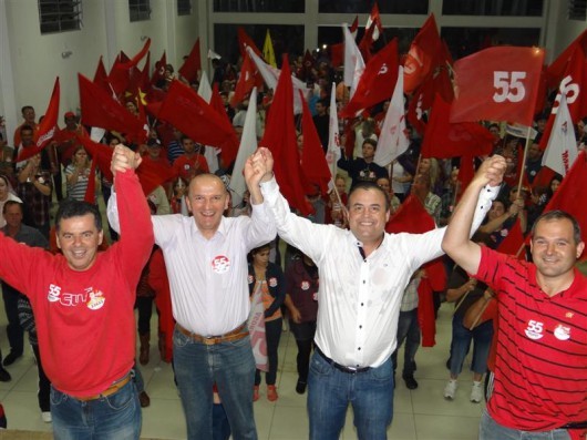 Neguinho e Félix fazem comício no bairro Santa Ana