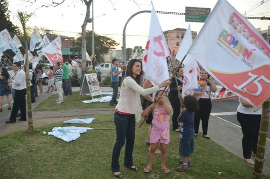 Romanna e Serafim investem nos bandeiraços
