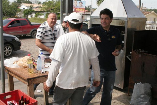 Salvaro e Márcio visitam empresa e comerciantes