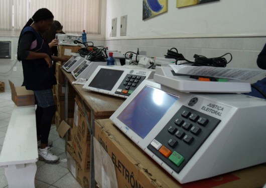 Urnas eletrônicas já estão em teste