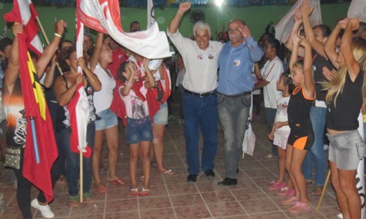 Décio e Lino realizam comício em Barra Velha