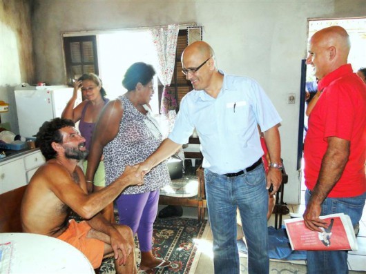 Moradores do bairro Mirassol recebem Jairo e Naelti