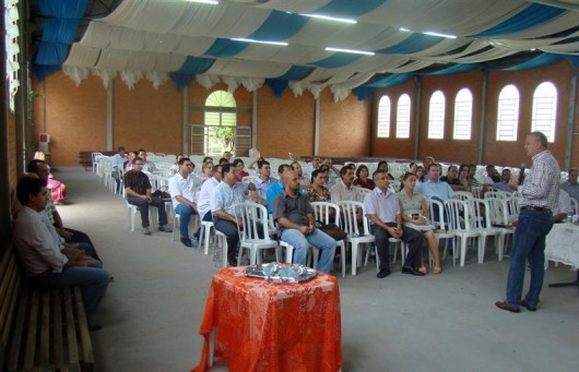Pastores da Quadrangular reúnem-se com Márcio e Coral