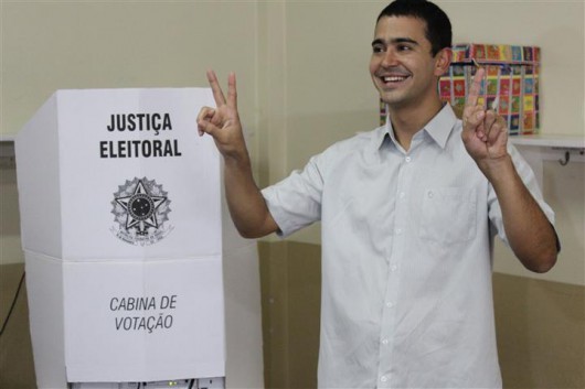 Rodrigo Maciel é o último candidato a votar em Criciúma 