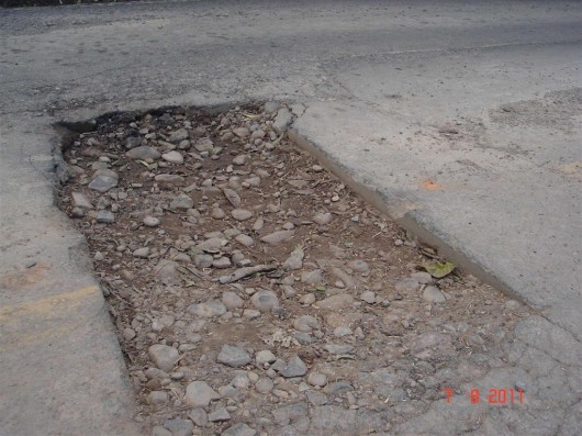 Buracos são armadilhas na rodovia até a barragem