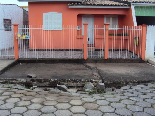 Situação perigosa na rua Antônio Fernandes Teixeira, bairro Santa Bárbara