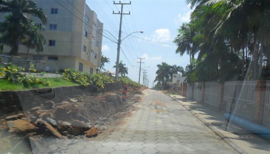 Tráfego difícil na avenida José Ronchi, no Caravaggio