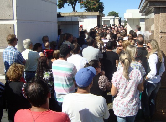 Emoção e homenagens a Helon