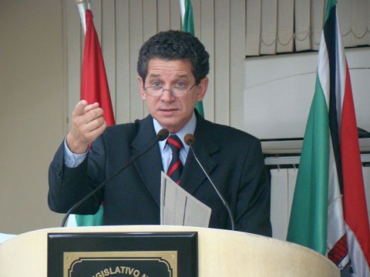Vereador acusa prefeito de desvio de finalidade