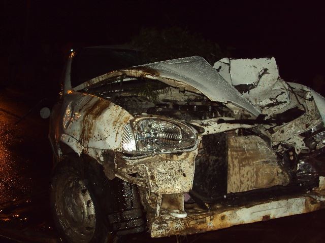 Após colisão frontal com carro, motociclista morre