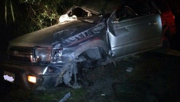 Colisão entre dois carros deixa três feridos 
