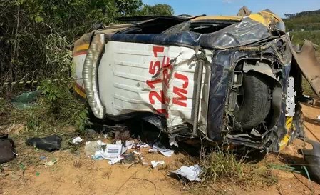 Motorista de caminhão com placas de Ermo morre em acidente